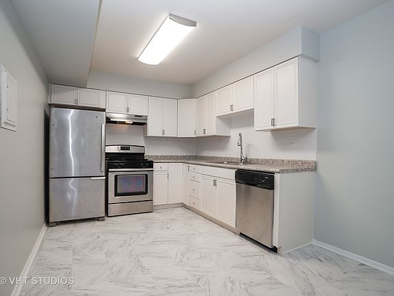 3rd image of 727 Killarney Ct APT 2A