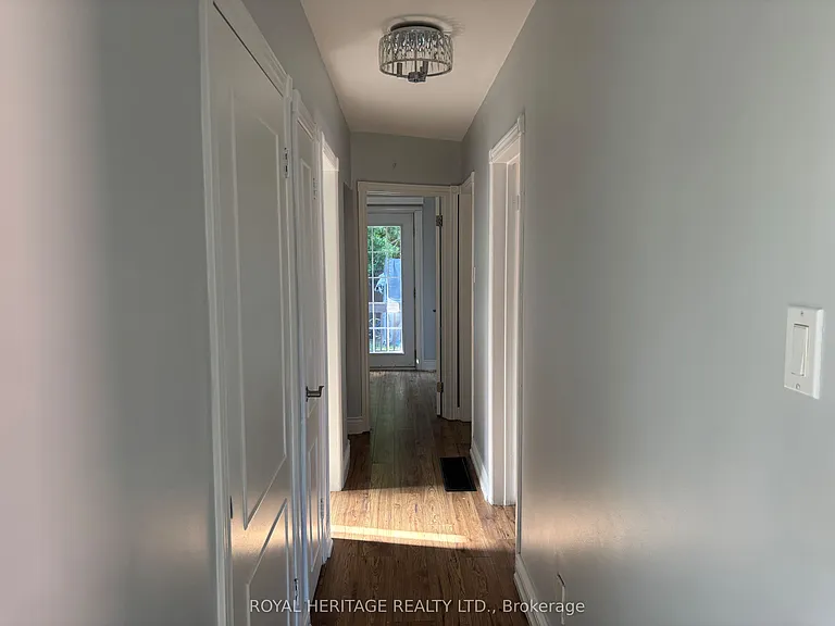 81 Eringate Dr #MAIN FLOOR — Photo 7