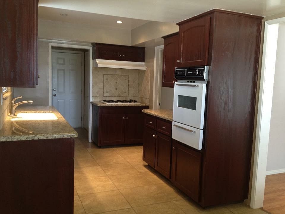 1st image of 665 E Newburgh St
