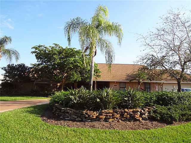 2nd image of 2251 NE Pinecrest Lakes Blvd