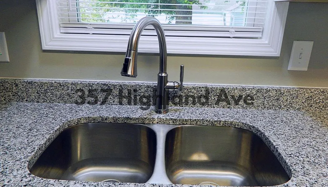3 bed, 1072 sqft, $1,800 — Photo 4
