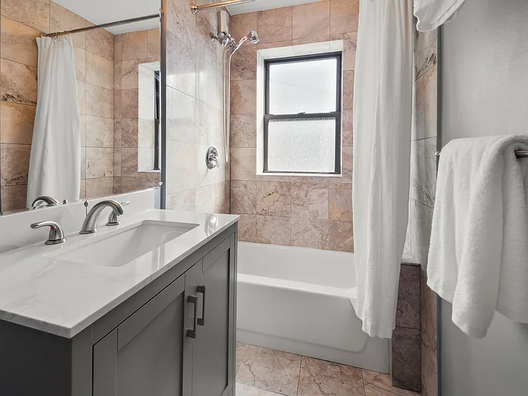 2211 W Winona St #1 — Photo 12