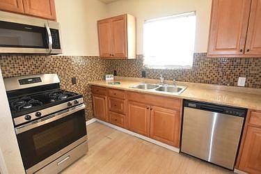 3rd image of 422 Woodrow Ave
