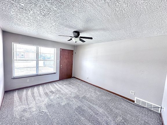 5th image of 401 Mimosa Dr