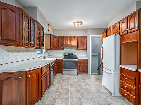 3rd image of 803 16th St