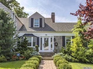 10 Long Ridge Rd, Manhasset, NY 11030