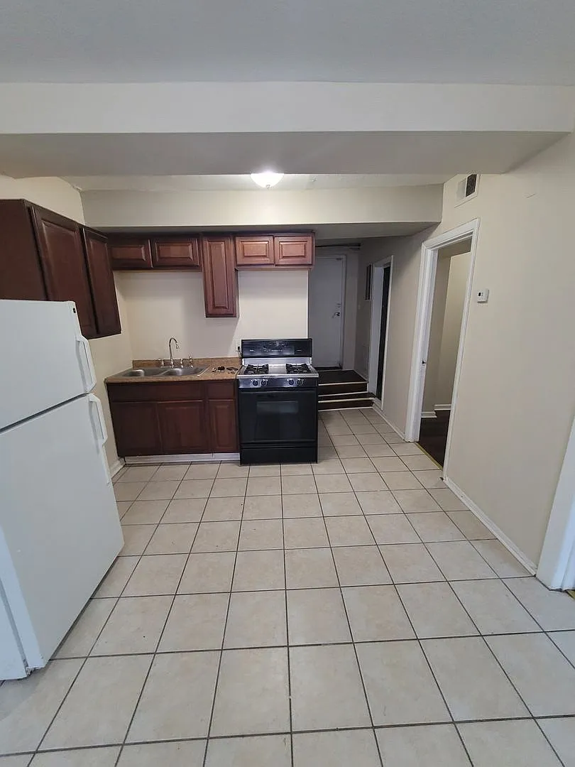 2 bed, $1,400 — Photo 2