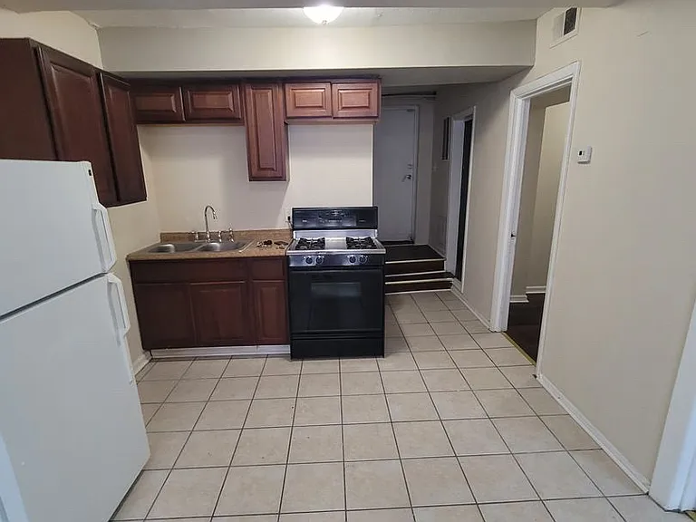 2909 W Cermak Rd #G — Photo 2