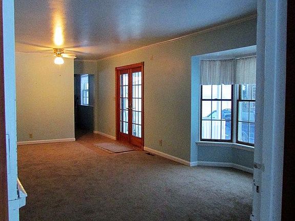 3rd image of 3929 Evelyn St