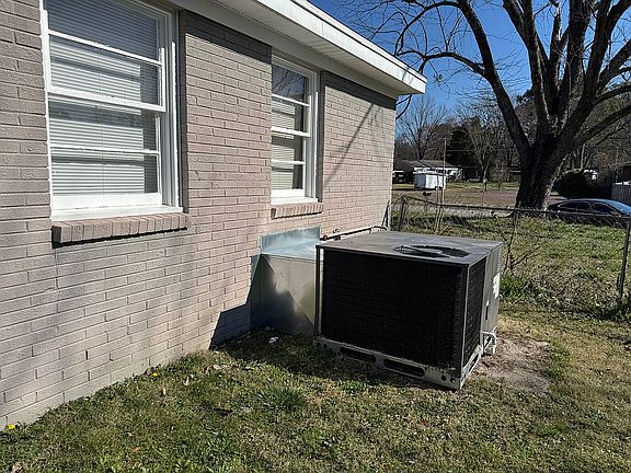 3rd image of 4503 Kenwood Dr NW