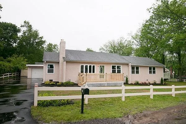 403 Woodbine Ave photo 1