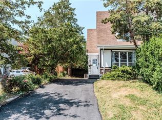 10 Grassmere Ct, Oshawa, ON L1H3X4