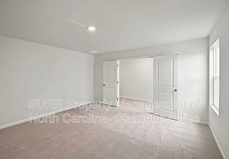 386 Hollingswood Dr — Photo 12