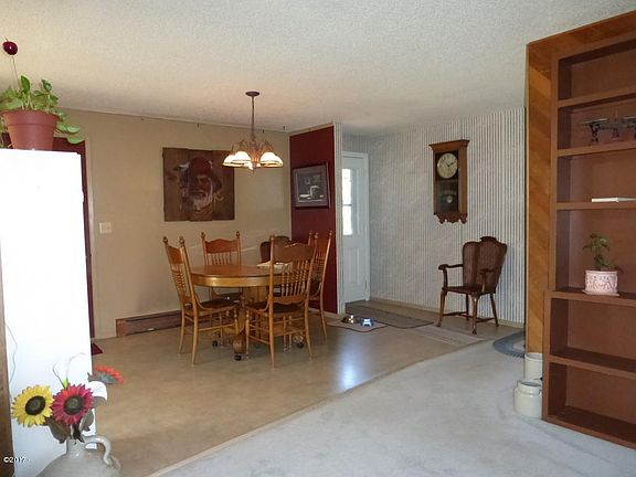 3rd image of 1025 S Crestline Dr