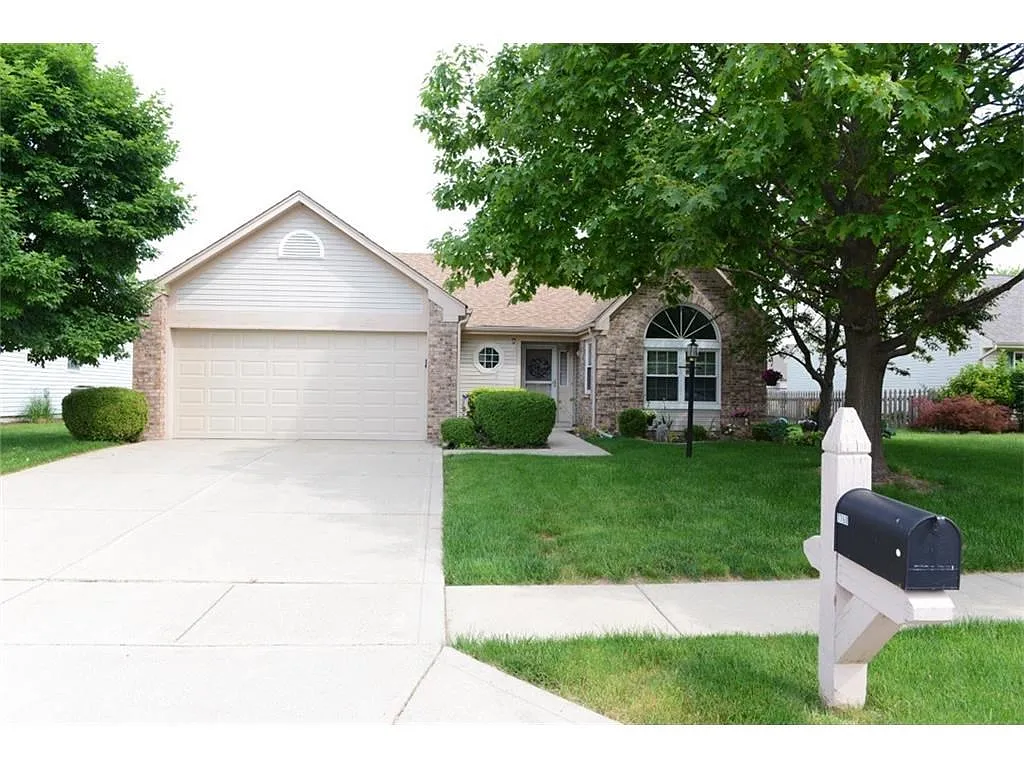 7760 High View Dr photo 1