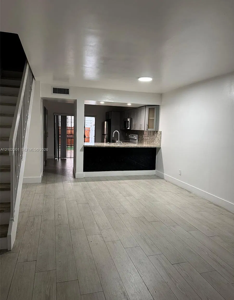 El Sevillano Townhomes Co — Photo 3