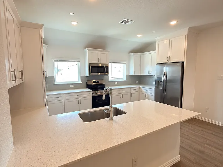 5224 Legacy St — Photo 5