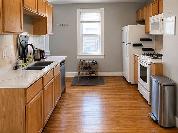 4th image of 1831 N Warren Ave #3