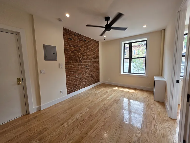 521 W 175th St #4 — Photo 2
