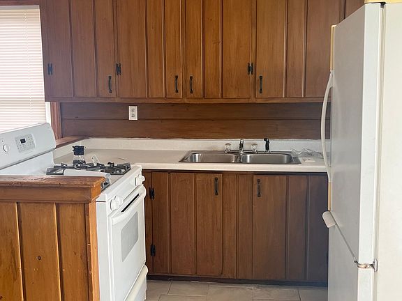 5th image of 761 E Broadway St