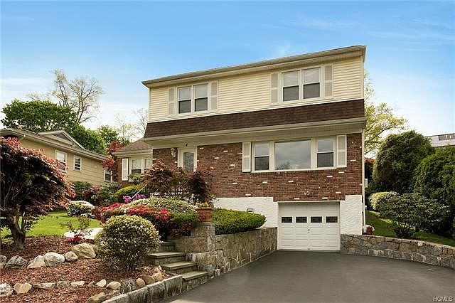 Welcome to 4 Barbara Place nestled on a cul de sac