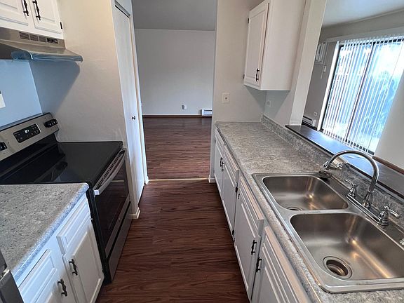 4th image of 145 Glen St APT 1E
