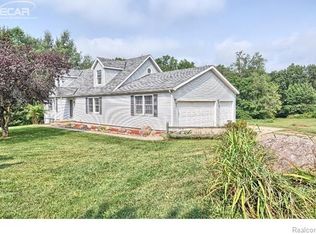 13239 Rohn Rd, Fenton, MI 48430