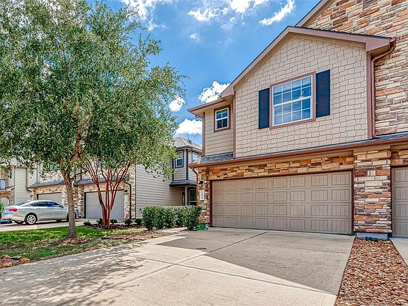 4th image of 24638 Folkstone Cir