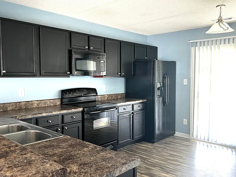 3001 Grandeur Ave — Photo 2