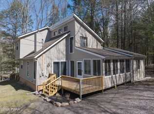 1044 Red Hawk Dr, Lake Ariel, PA 18436