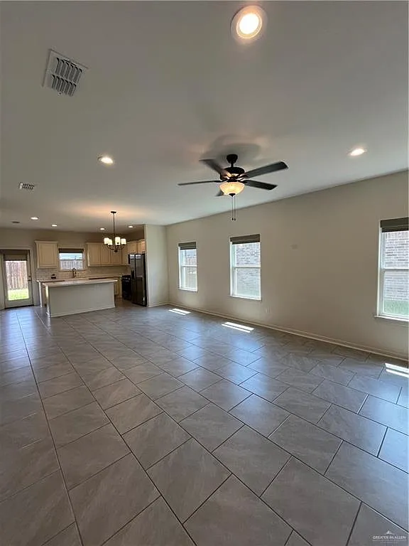 3 bed, 2.0 bath, 1410 sqft, $1,850 — Photo 3