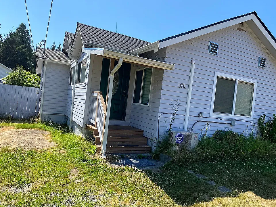 11711 8th Ave NE