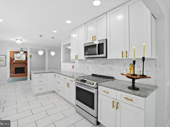 428 Westside Station Dr, Winchester, VA 22601