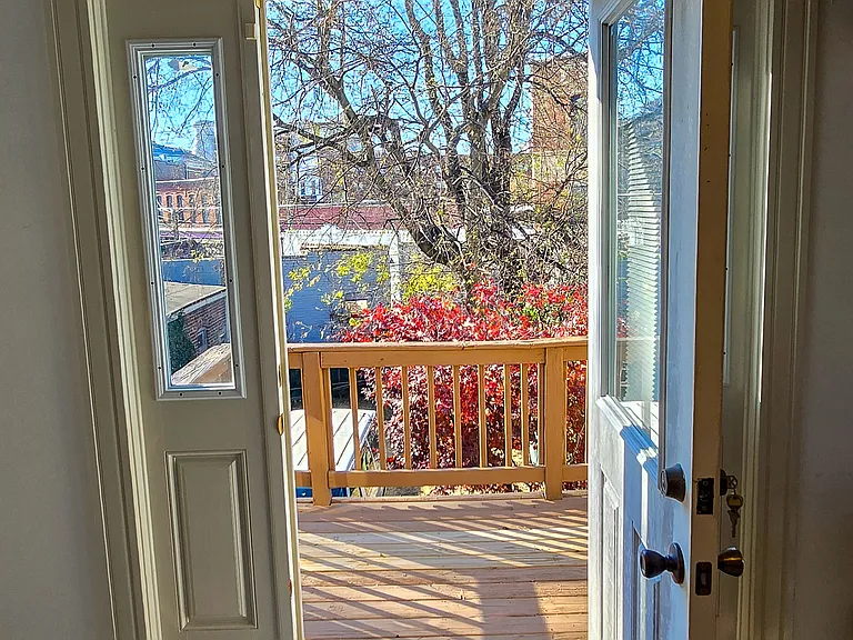209 W Clay St — Photo 36