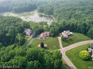 5441 W Alyssa Ct, White Lake, MI 48383