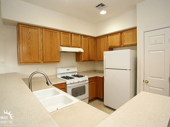 3rd image of 7936 Violet Dawn St