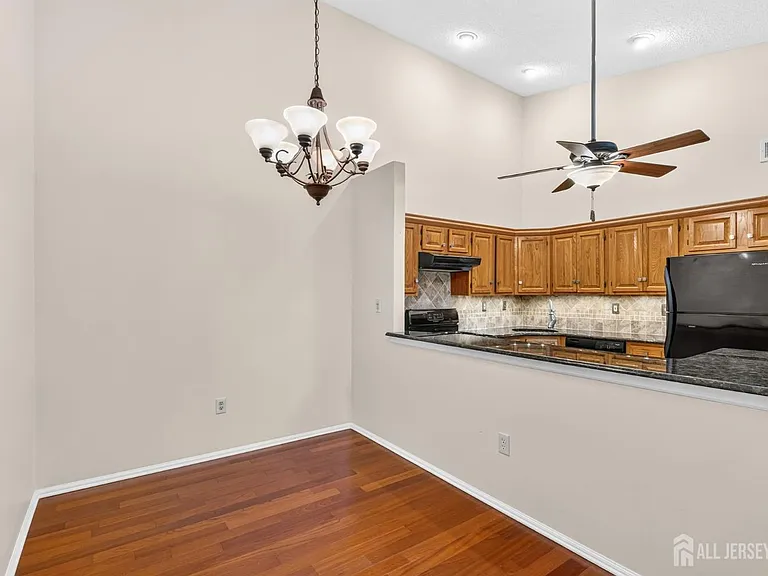 4006 Crawford Ct — Photo 9