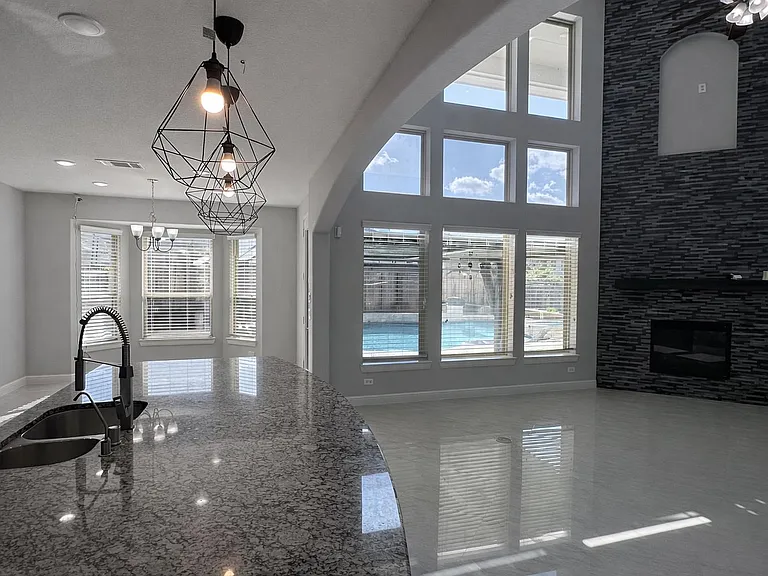 2406 Trocadero Ln — Photo 10