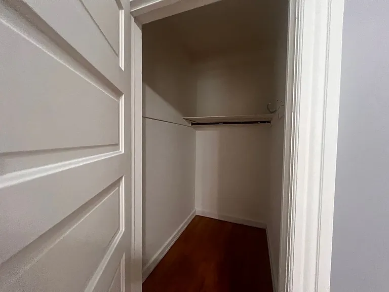 1830 N Oakland Ave — Photo 7