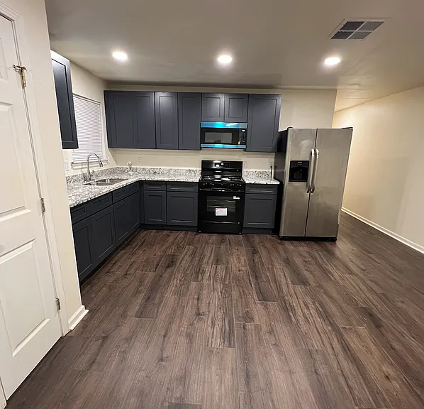 3923 Roneagle St — Photo 2