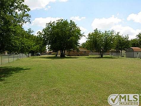 HUGE Back Yard with 2 Gates for RVs