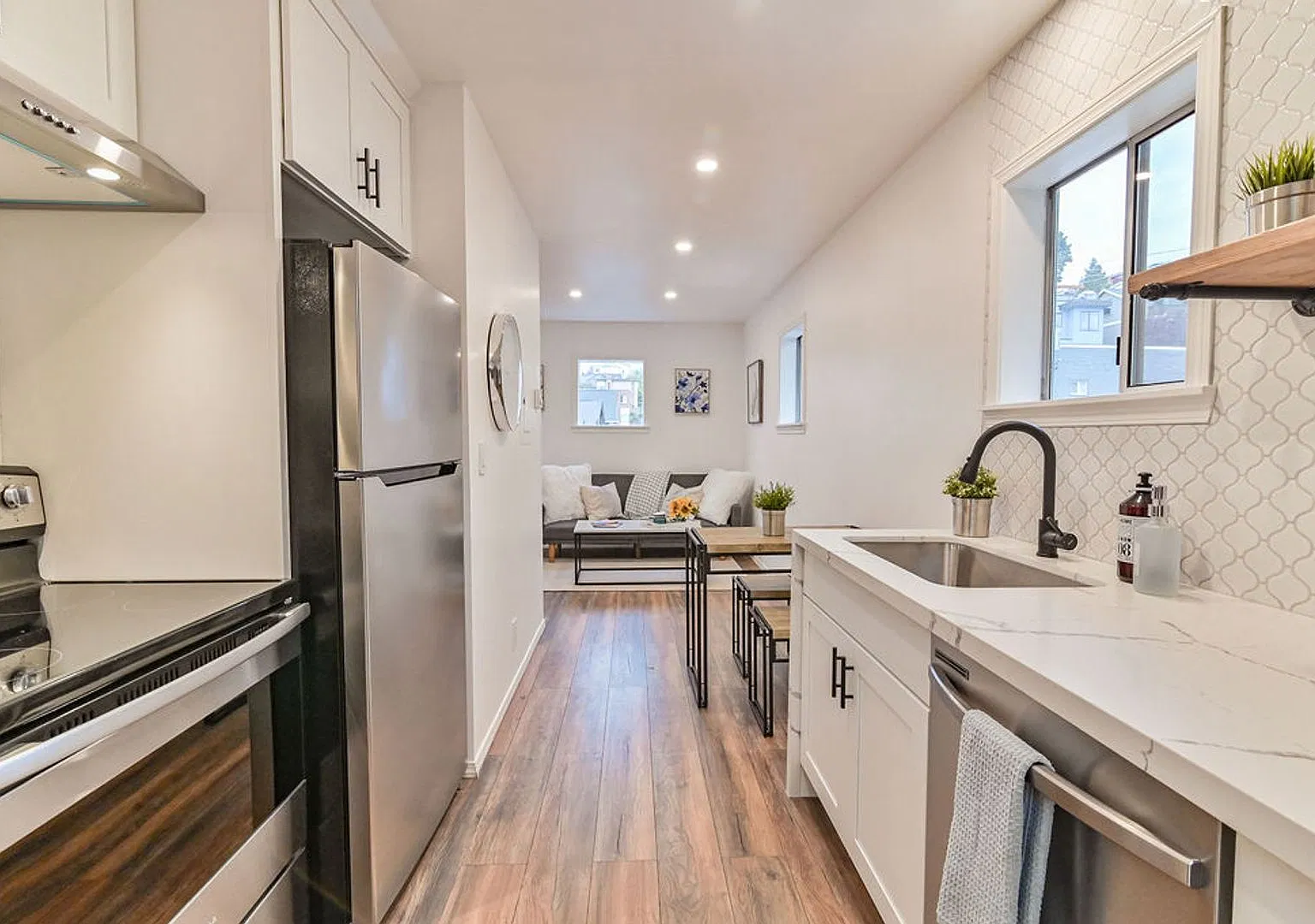 823 Nob Hill Ave N — Photo 2