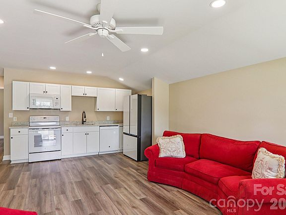 5th image of 111 W Crawford St