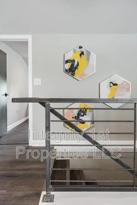 2 bed, 1.0 bath, $1,375 — Photo 3