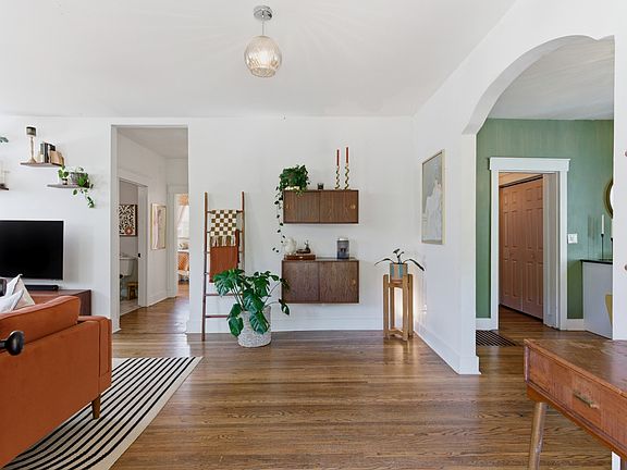 3rd image of 1119 Chester Ave