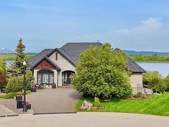 527 E Montclair Pl, Rocky View County, AB T4C 0A8