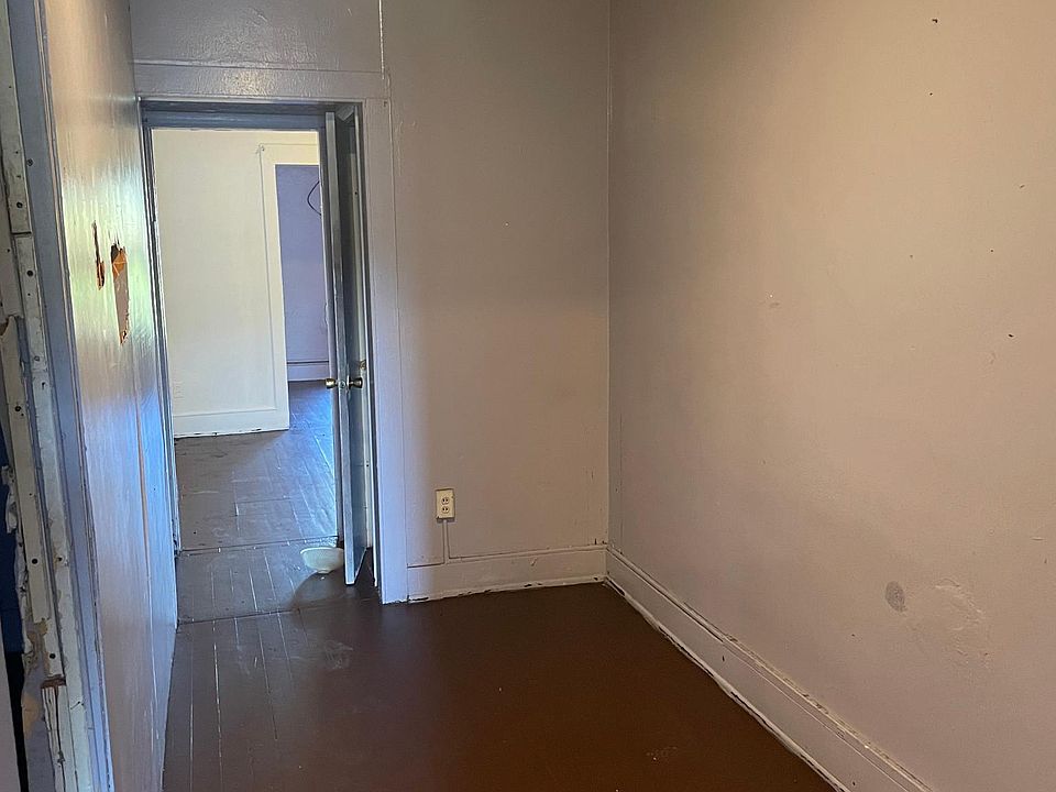 2nd image of 722 E Main St #2W