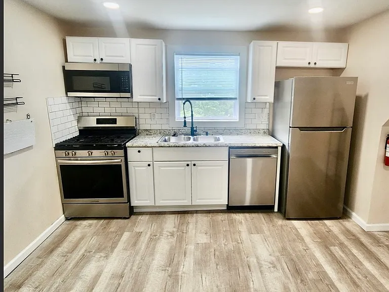 3555 Lossing St #B — Photo 10