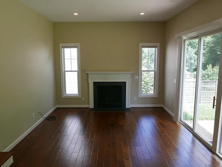 1720 Clay Dr — Photo 7
