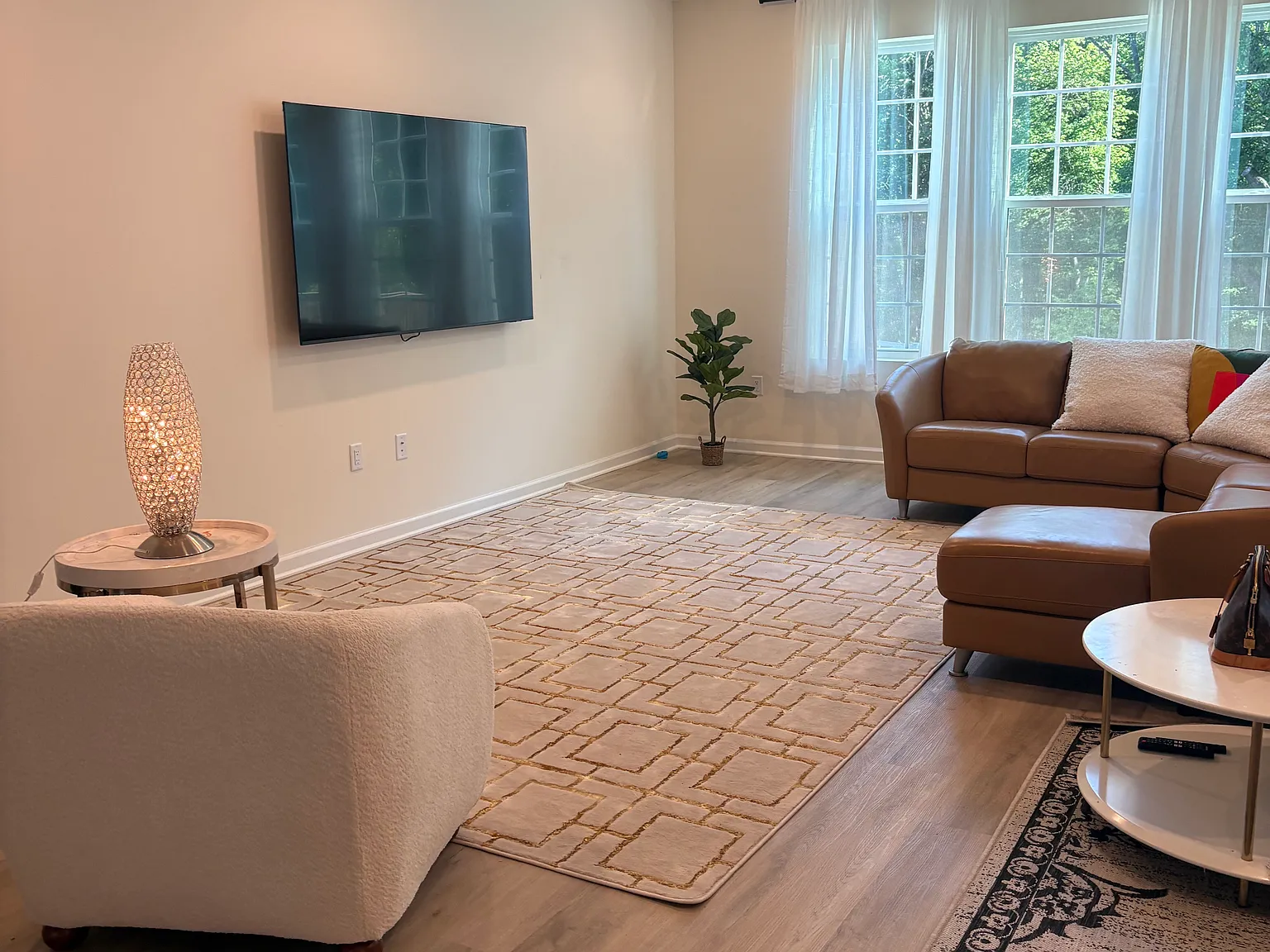 3 bed, 3.5 bath, 3300 sqft, $4,700 — Photo 2